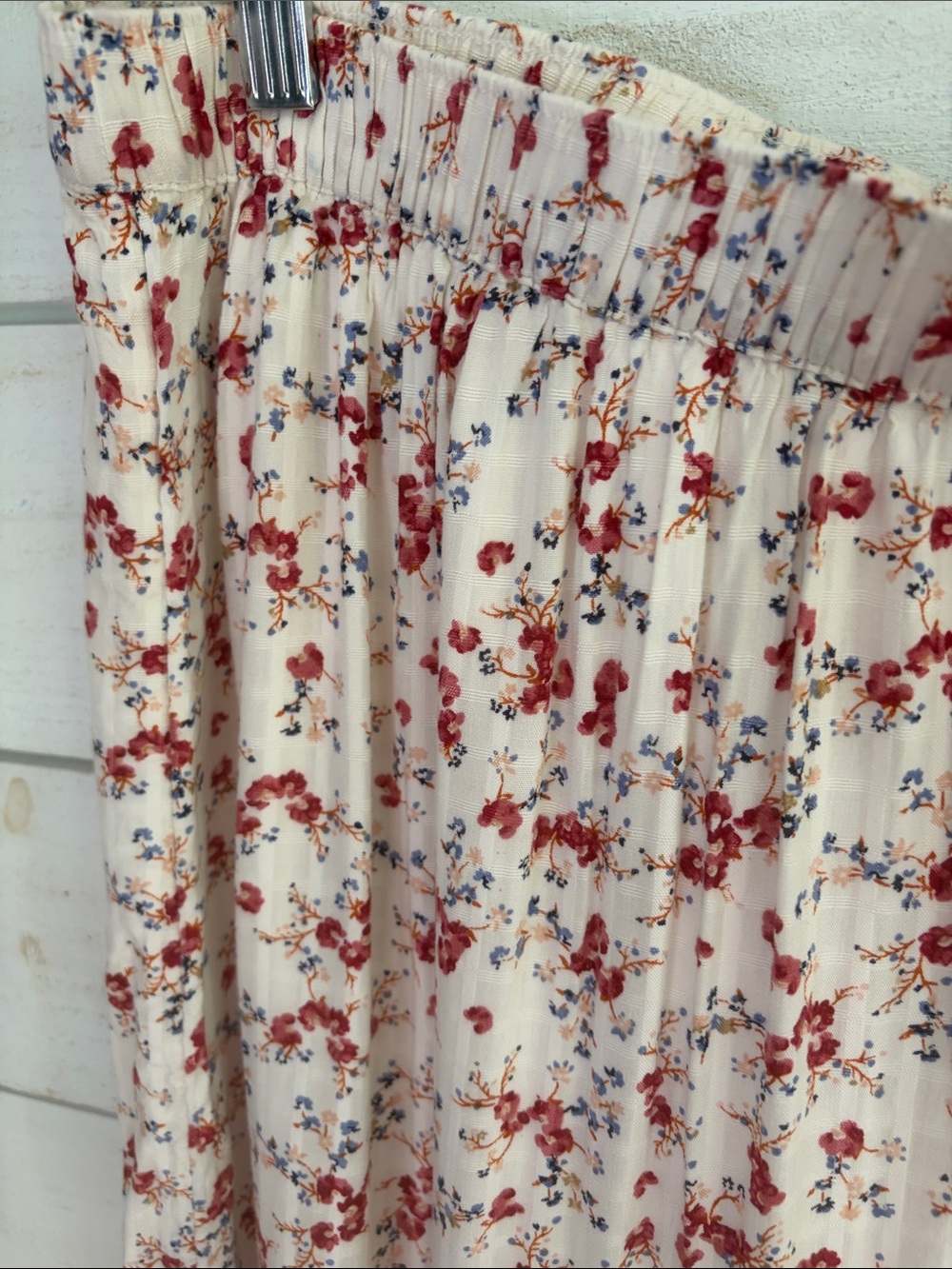 Old Navy Cream slip on Midi Skirt with Red Floral Print women’s large - Picture 3 of 7